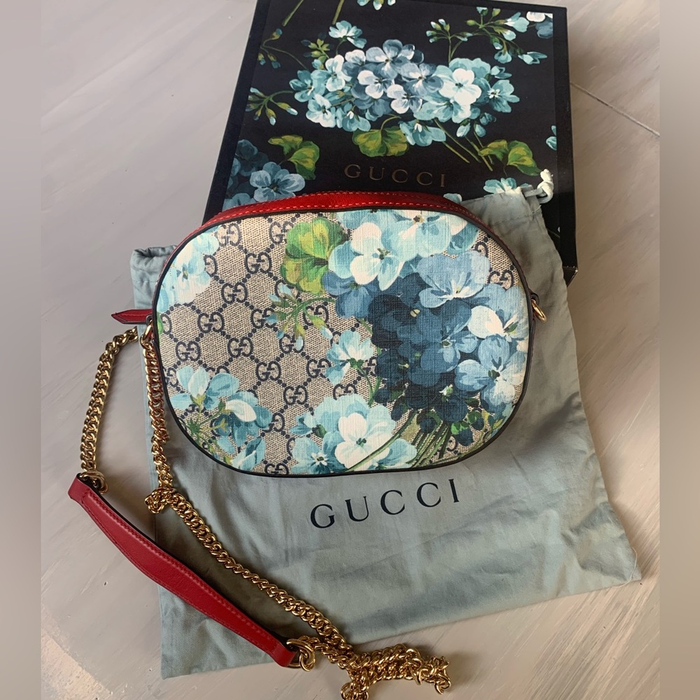 Gucci GG supreme bloom crossbody chain bag